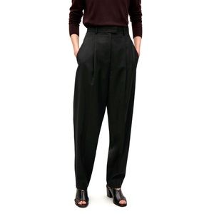 COS - Lightweight wool tapered trousers in Black
Size - 4 - Brand New